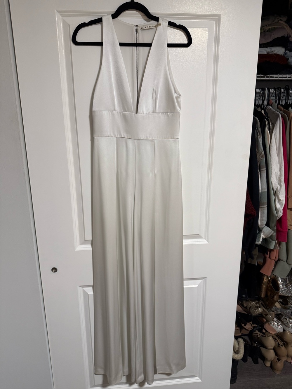 Alice + Olivia Ivory V-Neck Sleeveless Maxi Dress